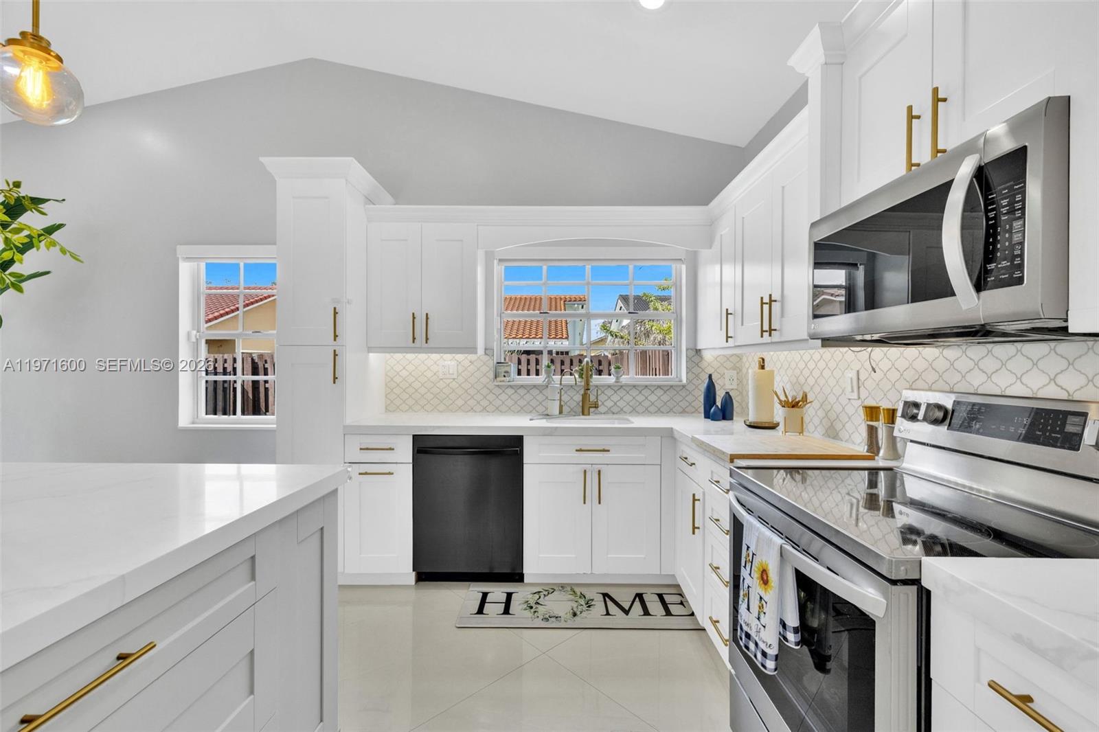 4260 Southwest 153rd Place Miami, FL 33185 - Photo 11 of 34