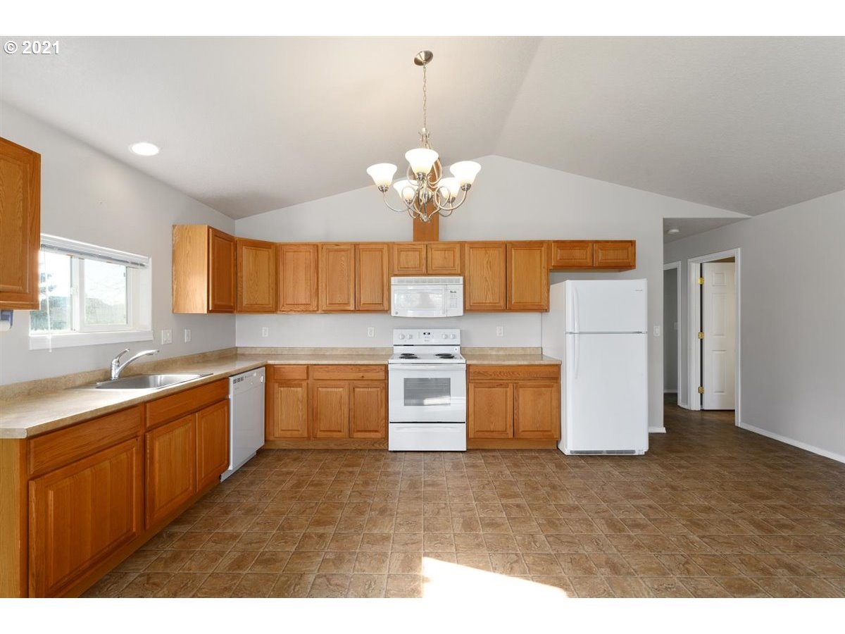 1133 Southwest Maple Street Dallas, OR 97338 - Photo 11 of 23