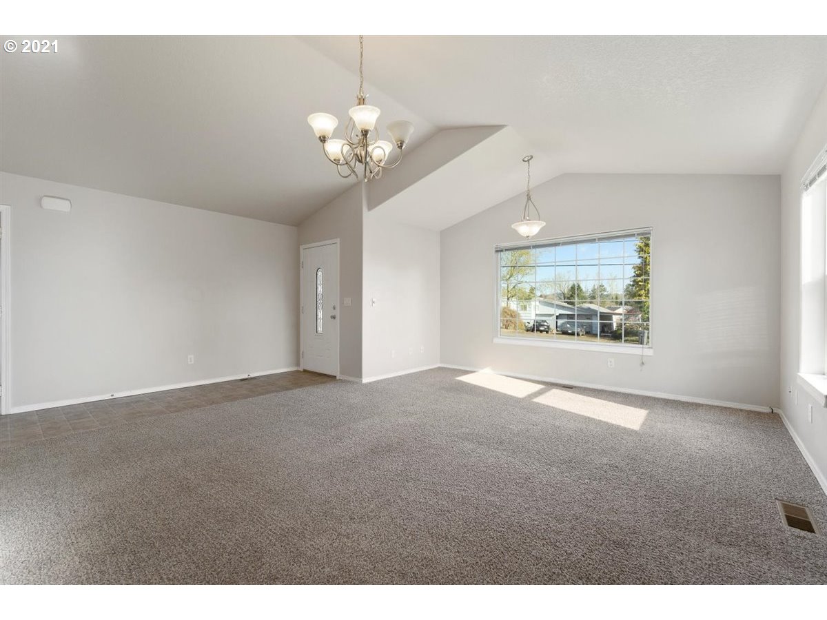 1133 Southwest Maple Street Dallas, OR 97338 - Photo 5 of 23