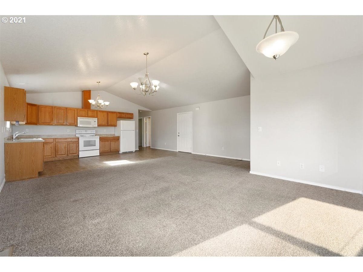 1133 Southwest Maple Street Dallas, OR 97338 - Photo 7 of 23