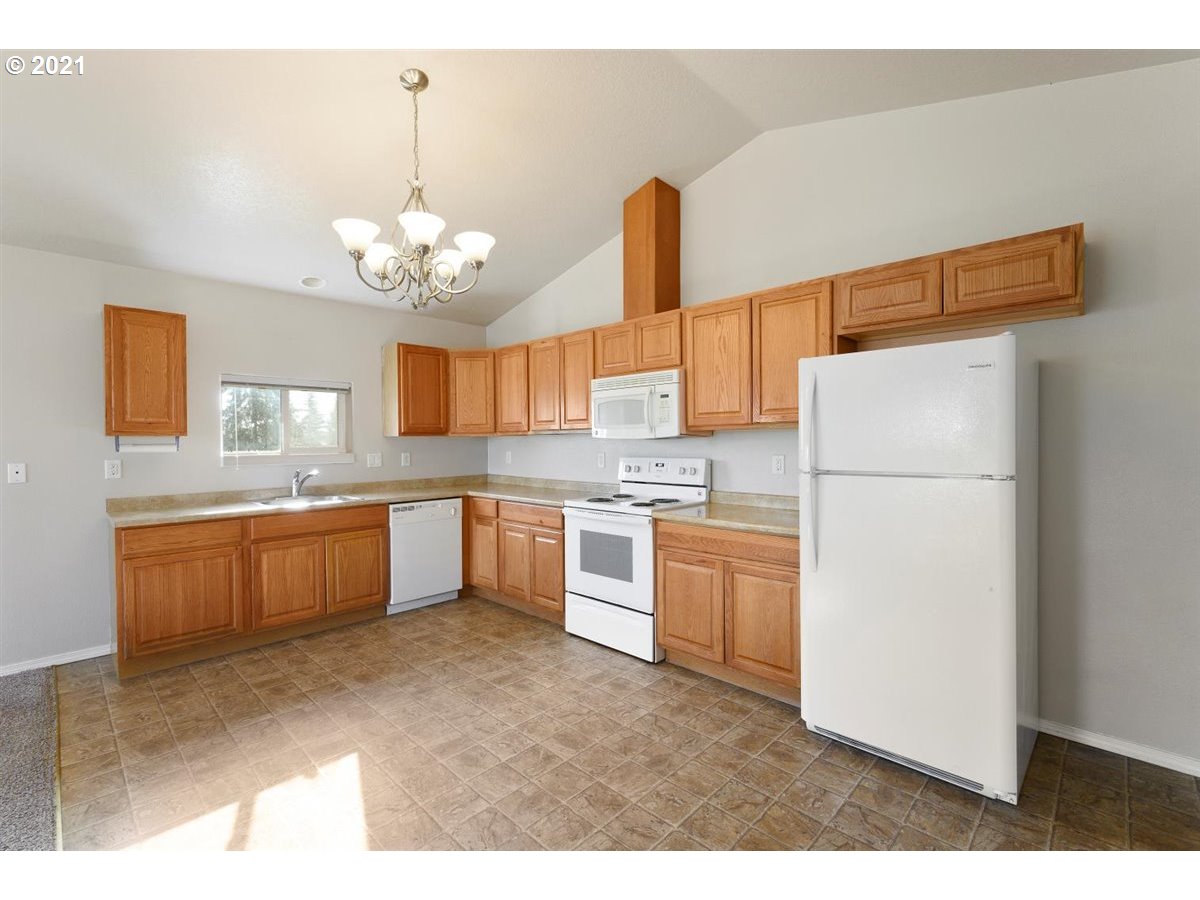 1133 Southwest Maple Street Dallas, OR 97338 - Photo 8 of 23