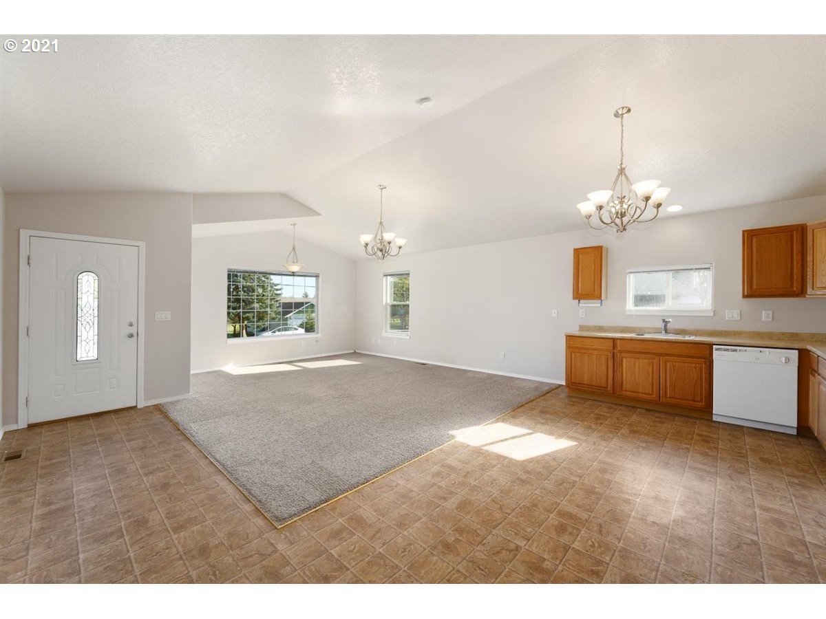 1133 Southwest Maple Street Dallas, OR 97338 - Photo 9 of 23