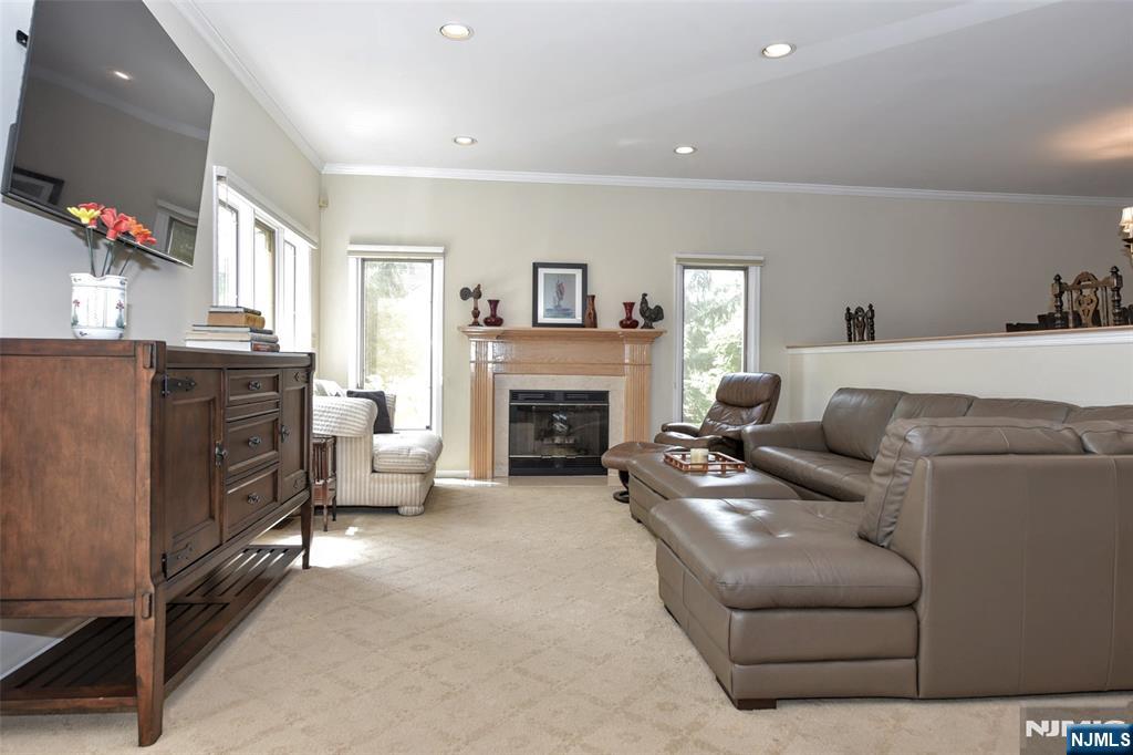 227 Westervelt Lane Mahwah, NJ 07430 - Photo 17 of 48