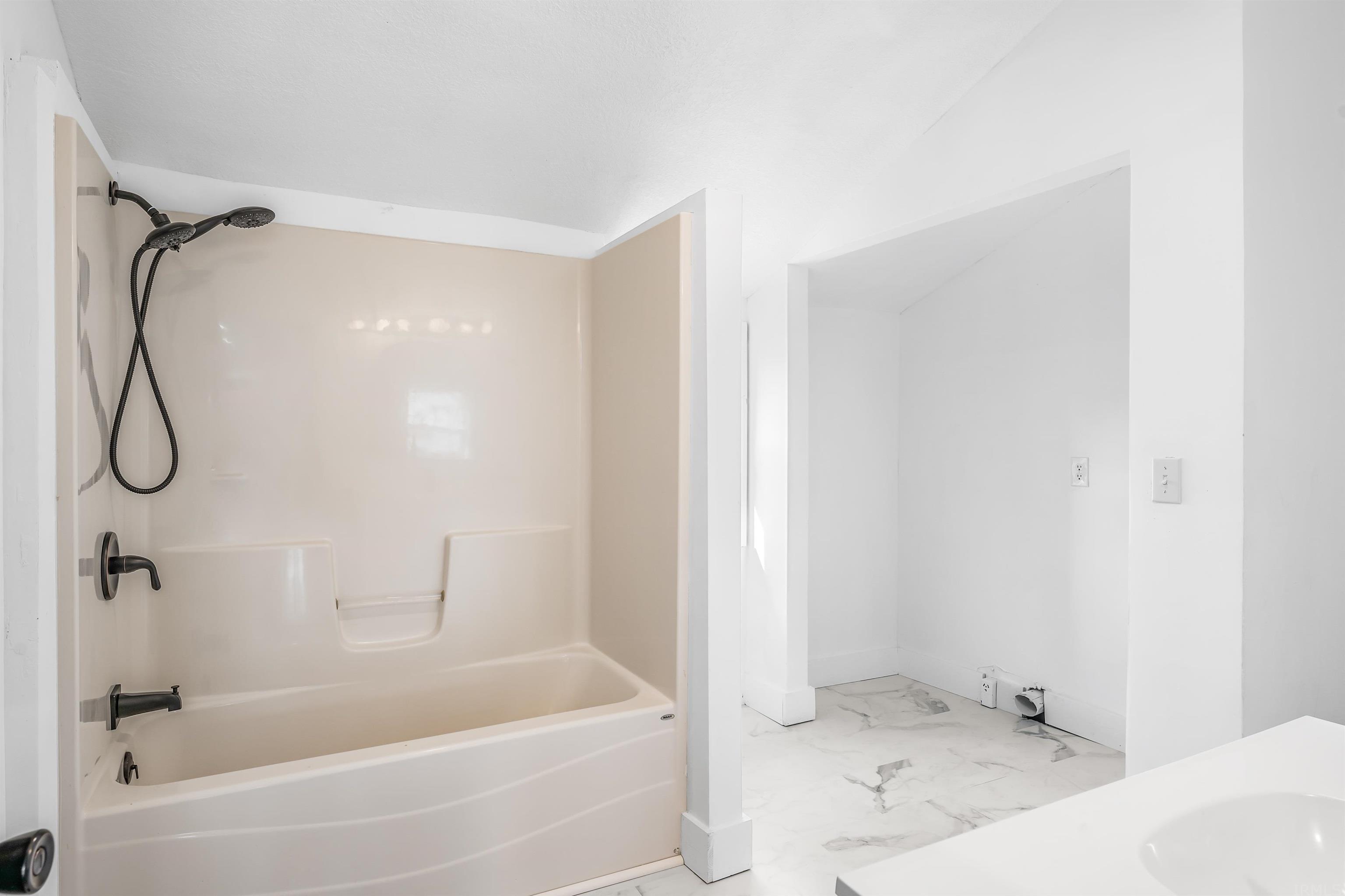 1405 Stophlet Street Fort Wayne, IN 46802 - Photo 16 of 34