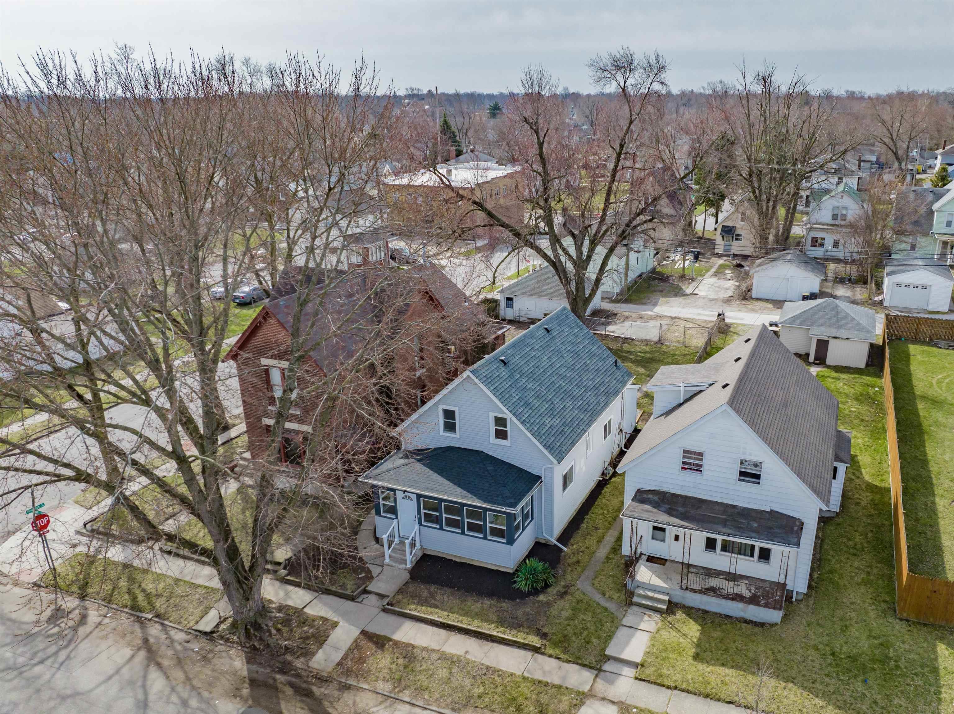 1405 Stophlet Street Fort Wayne, IN 46802 - Photo 3 of 34