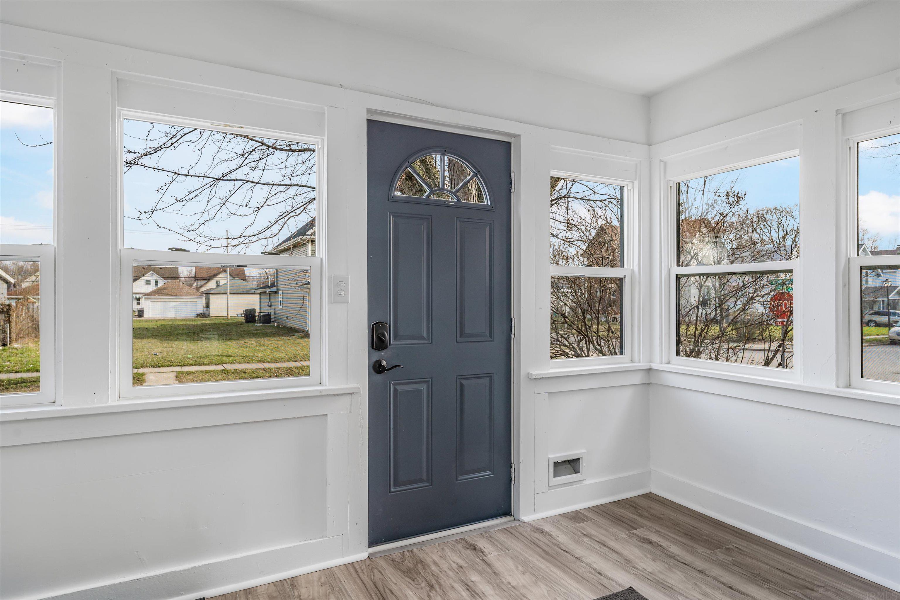 1405 Stophlet Street Fort Wayne, IN 46802 - Photo 5 of 34