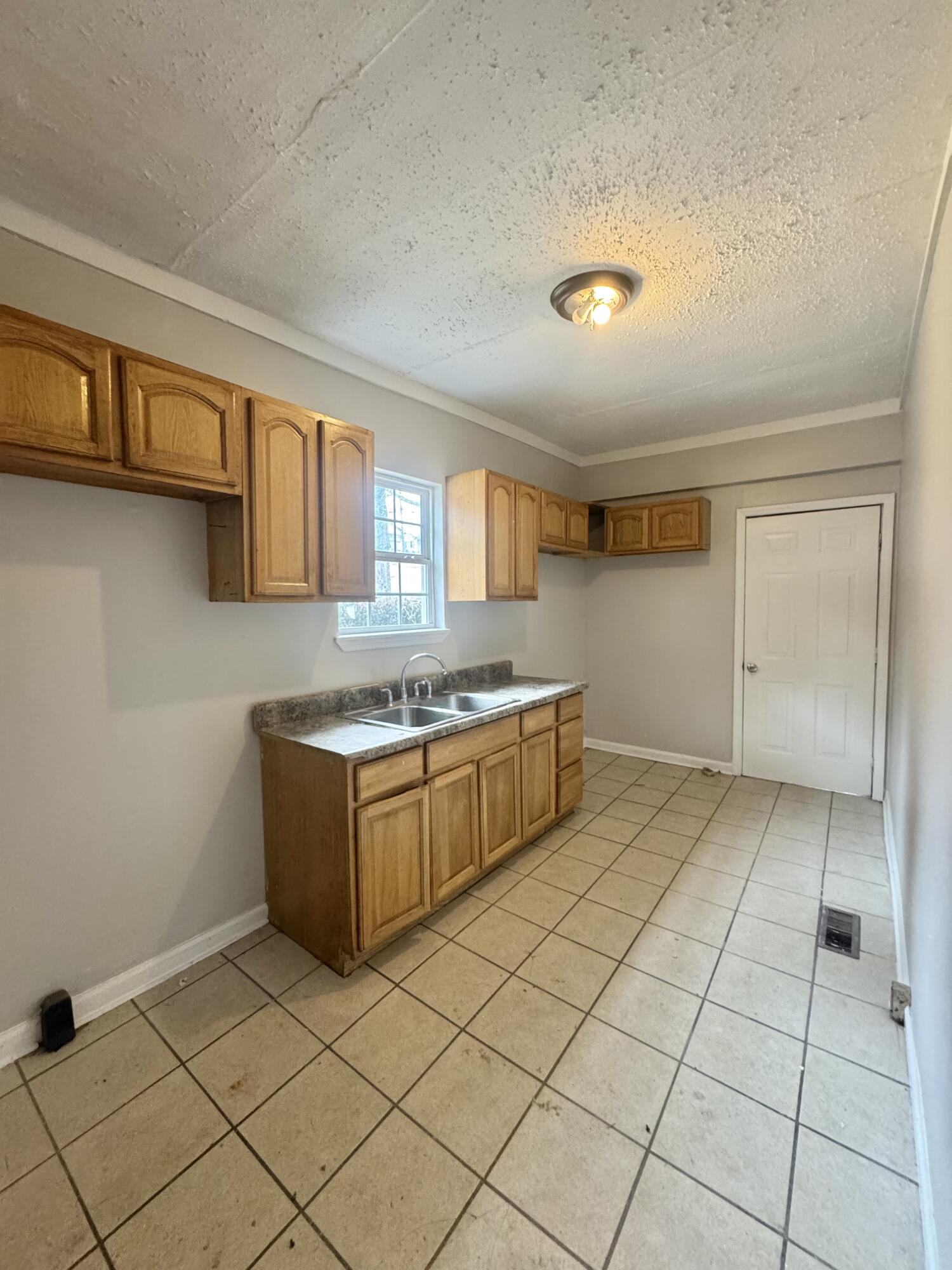 805 Gillespie Road Chattanooga, TN 37411 - Photo 7 of 24 Photo Feb 05 2026, 11 52 57 AM