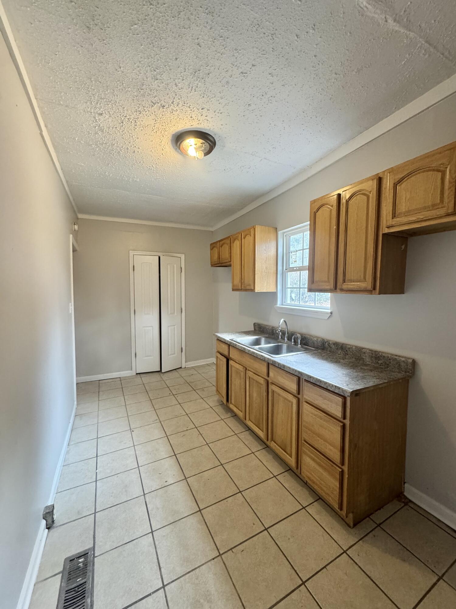 805 Gillespie Road Chattanooga, TN 37411 - Photo 10 of 24 Photo Feb 05 2026, 11 53 22 AM