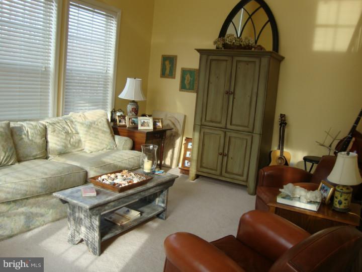 32 Windsor Pond Road Princeton Junction, NJ 08550 - Photo 4 of 17 Living Room