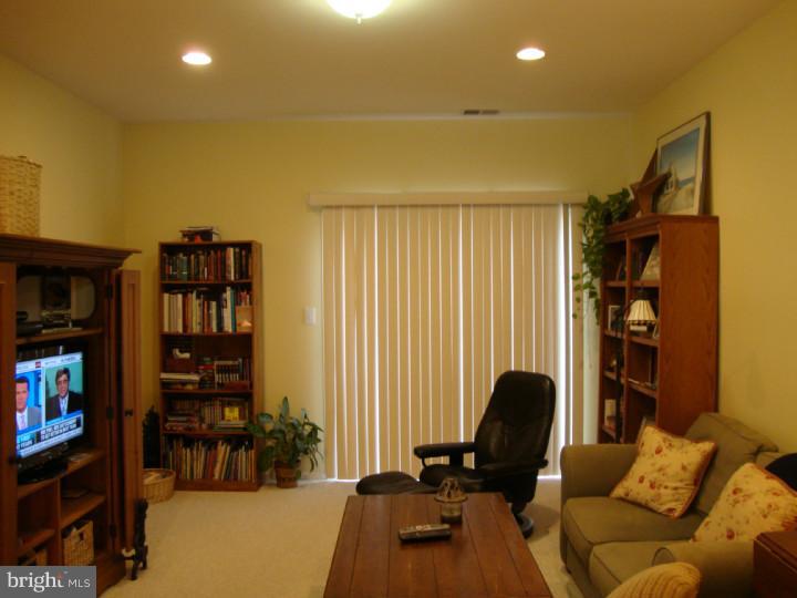 32 Windsor Pond Road Princeton Junction, NJ 08550 - Photo 10 of 17 Family Room