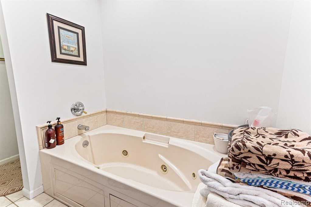 27777 Grix Road New Boston, MI 48164 - Photo 41 of 53 Gallery Image 41