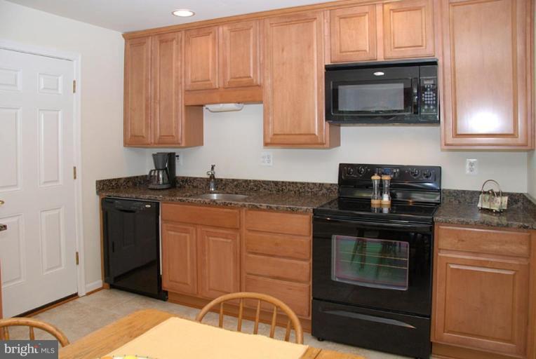 1307 Deep Run Lane Reston, VA 20190 - Photo 10 of 29 Kitchen