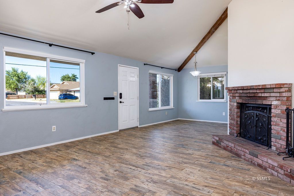 541 East Church Avenue Ridgecrest, CA 93555 - Photo 5 of 32
