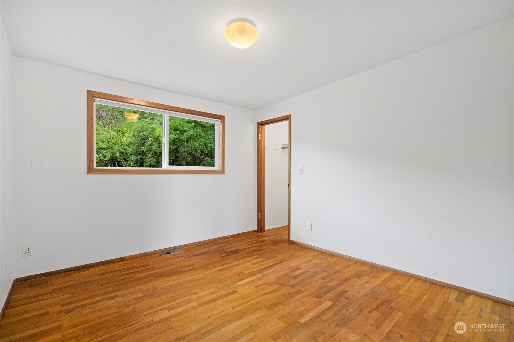 117 Underhill Road Bellingham, WA 98225 - Photo 22 of 40 an empty room with a window