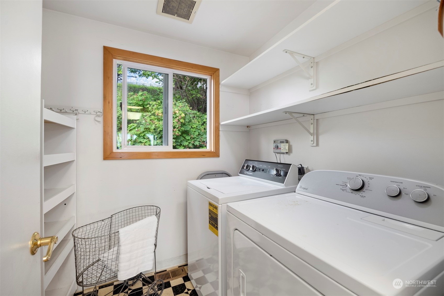 117 Underhill Road Bellingham, WA 98225 - Photo 25 of 40 a utility room with dryer and washer