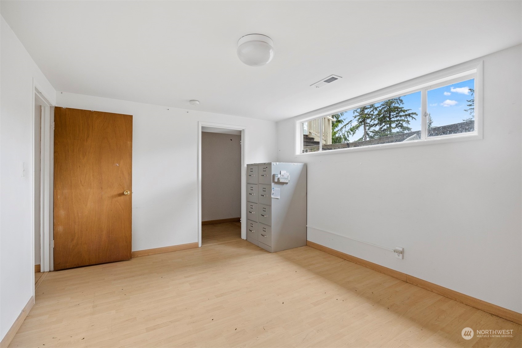 117 Underhill Road Bellingham, WA 98225 - Photo 31 of 40 an empty room with a door