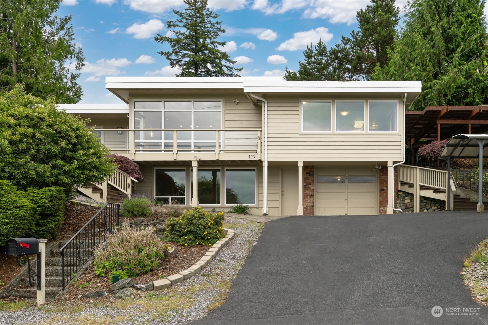 117 Underhill Road Bellingham, WA 98225 - Photo 4 of 40 a front view of a house with a garden