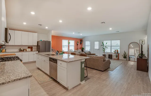 $1,700 | 14606 Somerset Mill, San Antonio, TX 78254