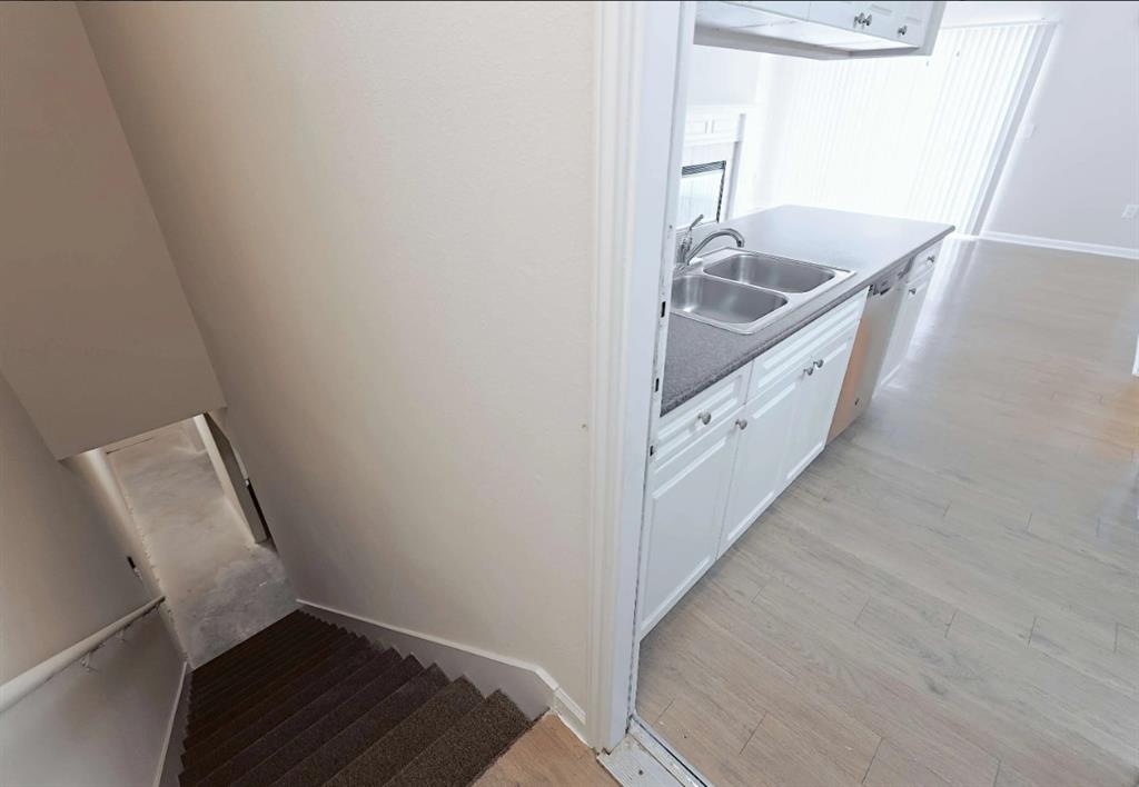 10505 I-35 Frontage Road South, Unit 632 Austin, TX 78747 - Photo 20 of 22 a bathroom with a sink and a mirror