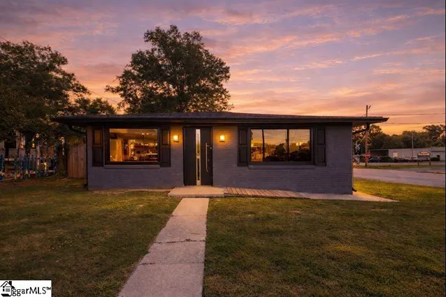 $169,500 | 327 West Main Street, Clinton, SC 29325