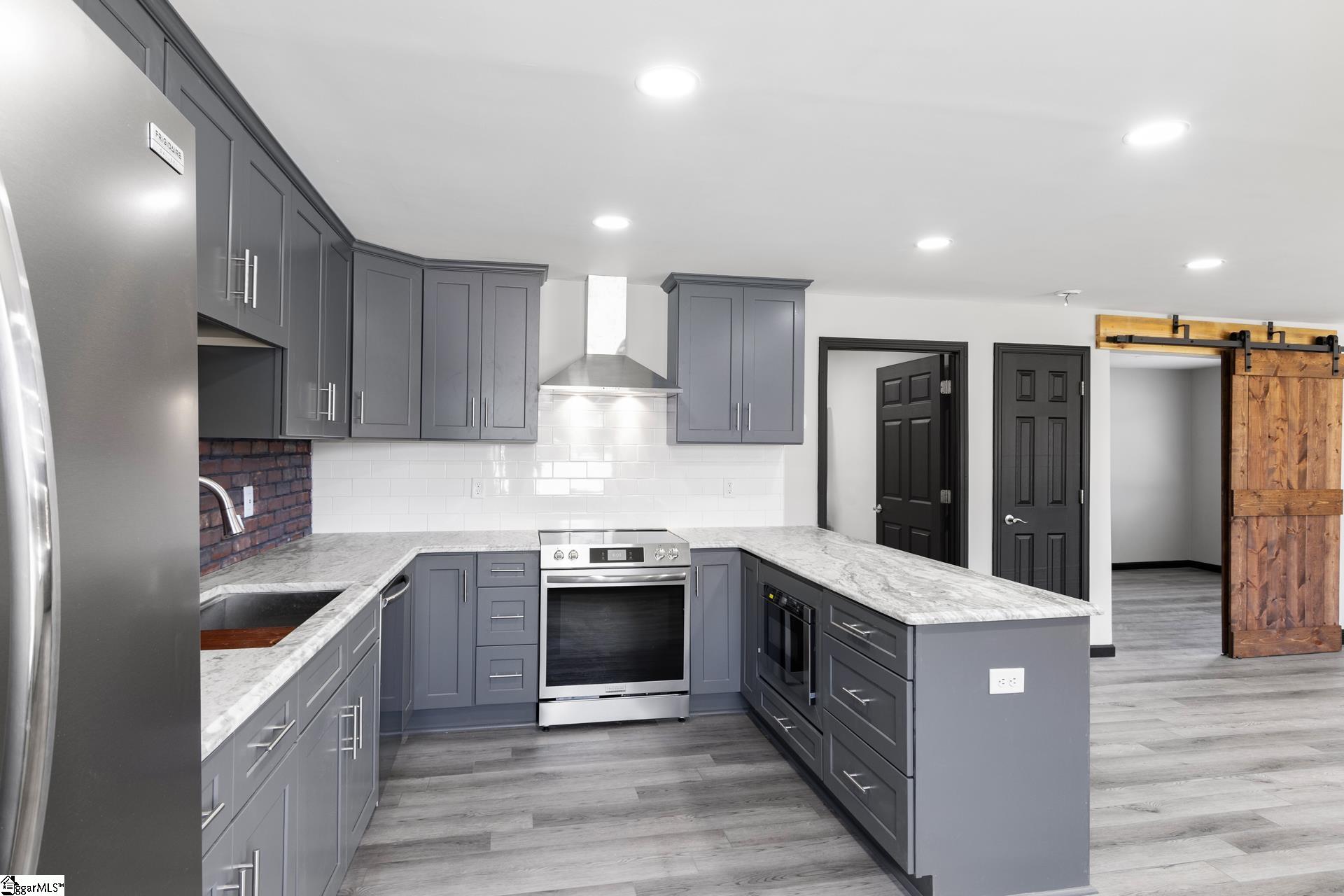 327 West Main Street Clinton, SC 29325 - Photo 12 of 26