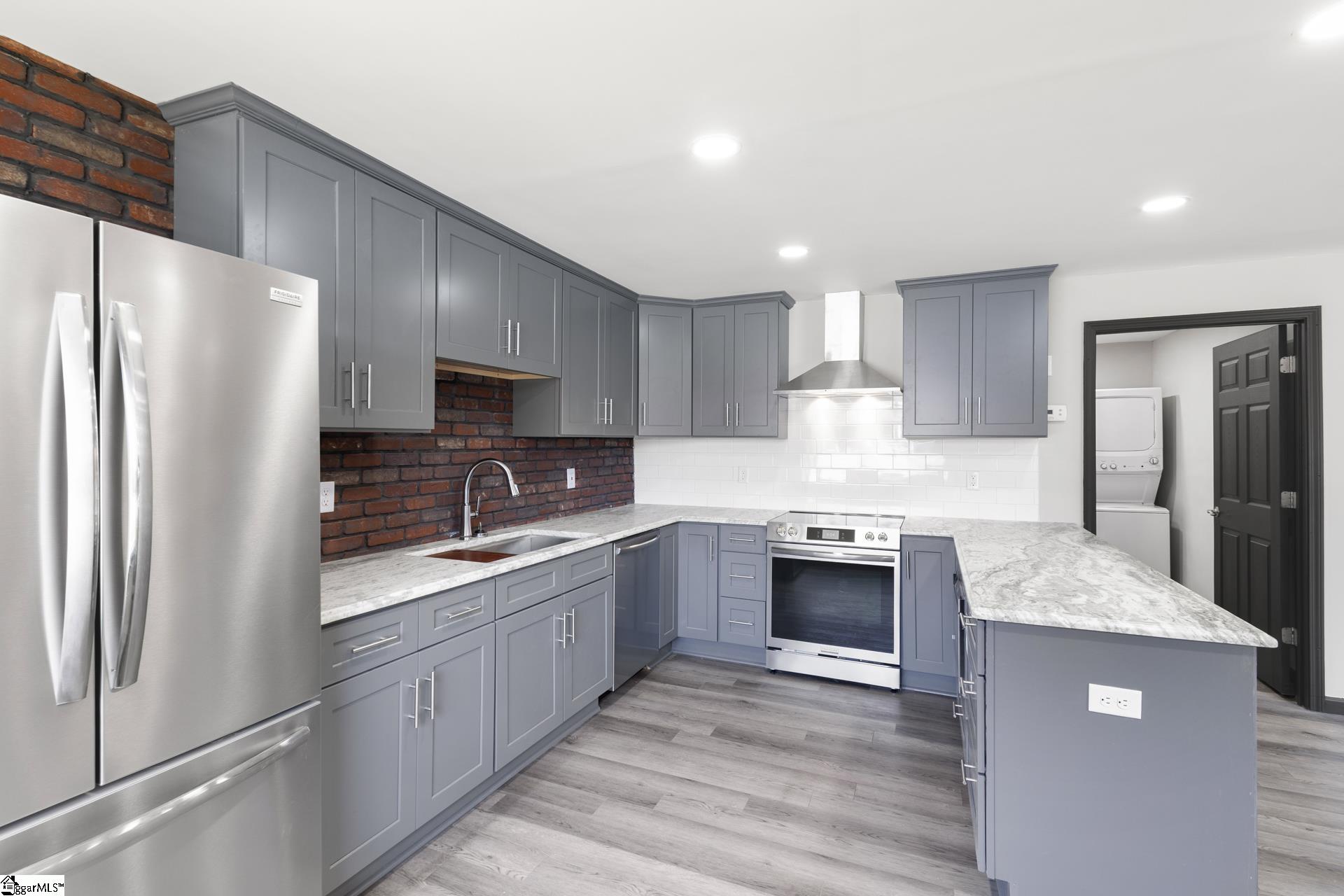 327 West Main Street Clinton, SC 29325 - Photo 13 of 26