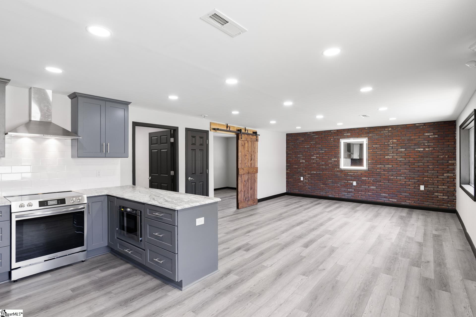 327 West Main Street Clinton, SC 29325 - Photo 14 of 26