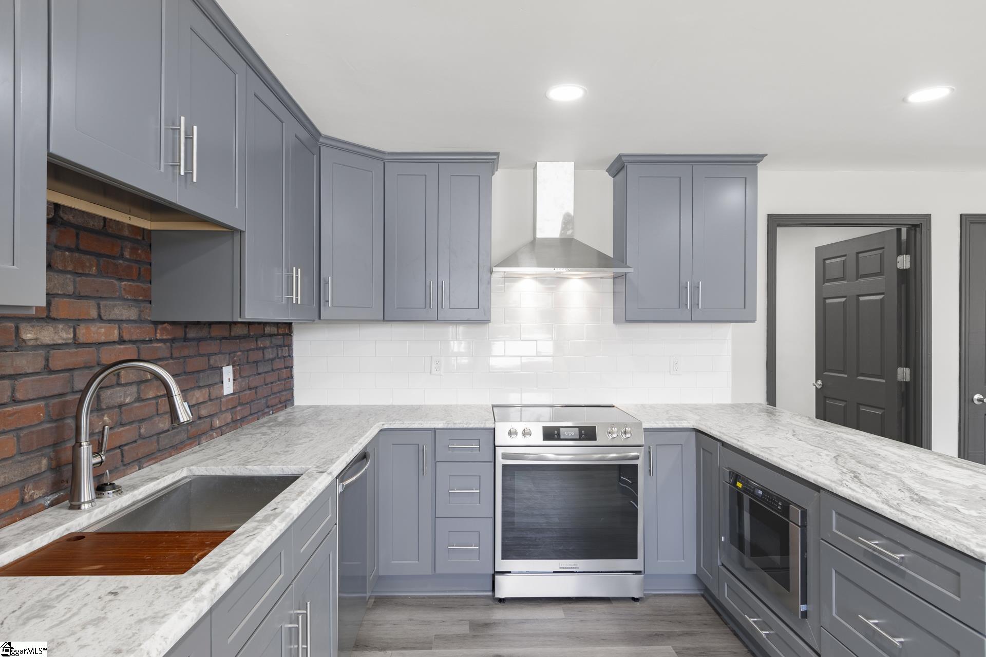 327 West Main Street Clinton, SC 29325 - Photo 15 of 26