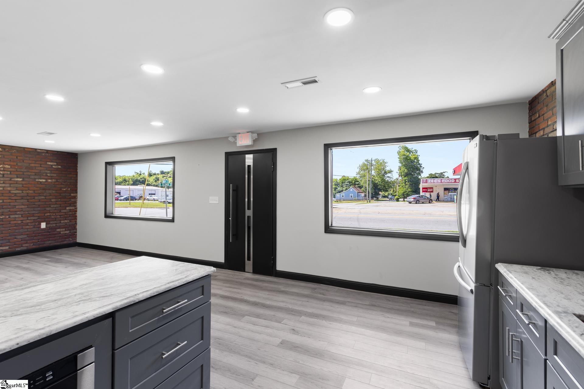 327 West Main Street Clinton, SC 29325 - Photo 16 of 26