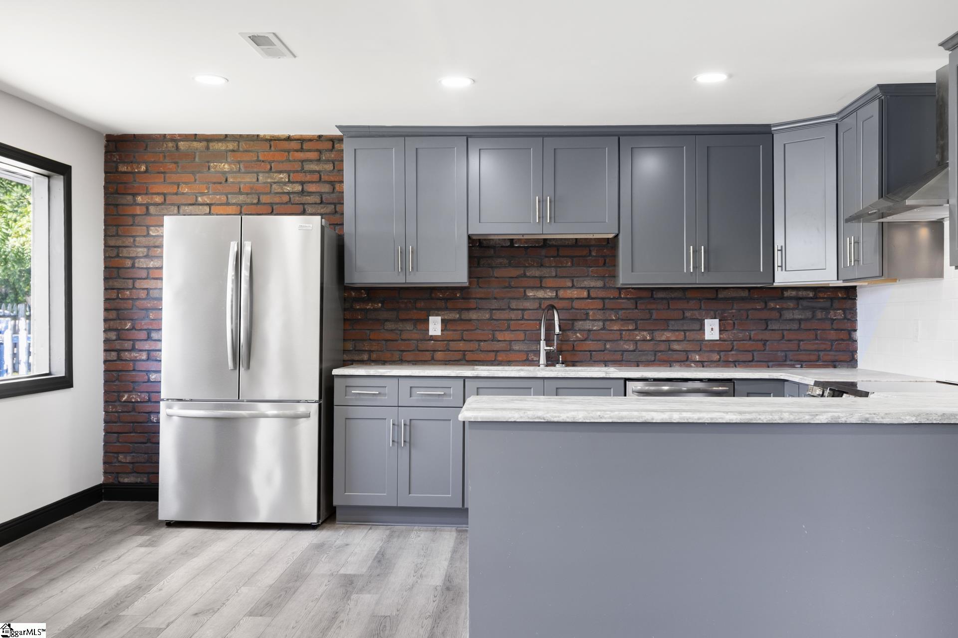 327 West Main Street Clinton, SC 29325 - Photo 17 of 26