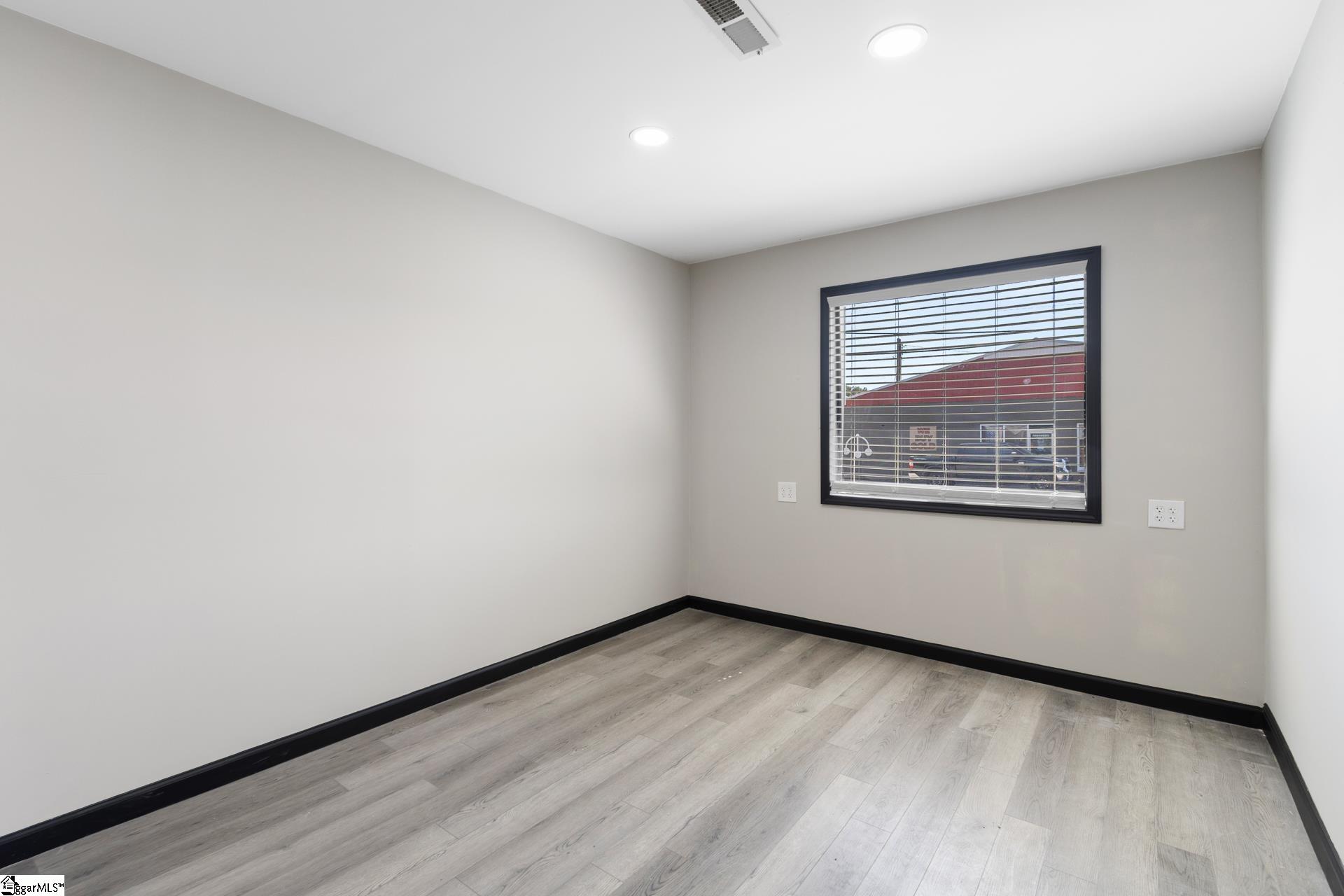 327 West Main Street Clinton, SC 29325 - Photo 18 of 26