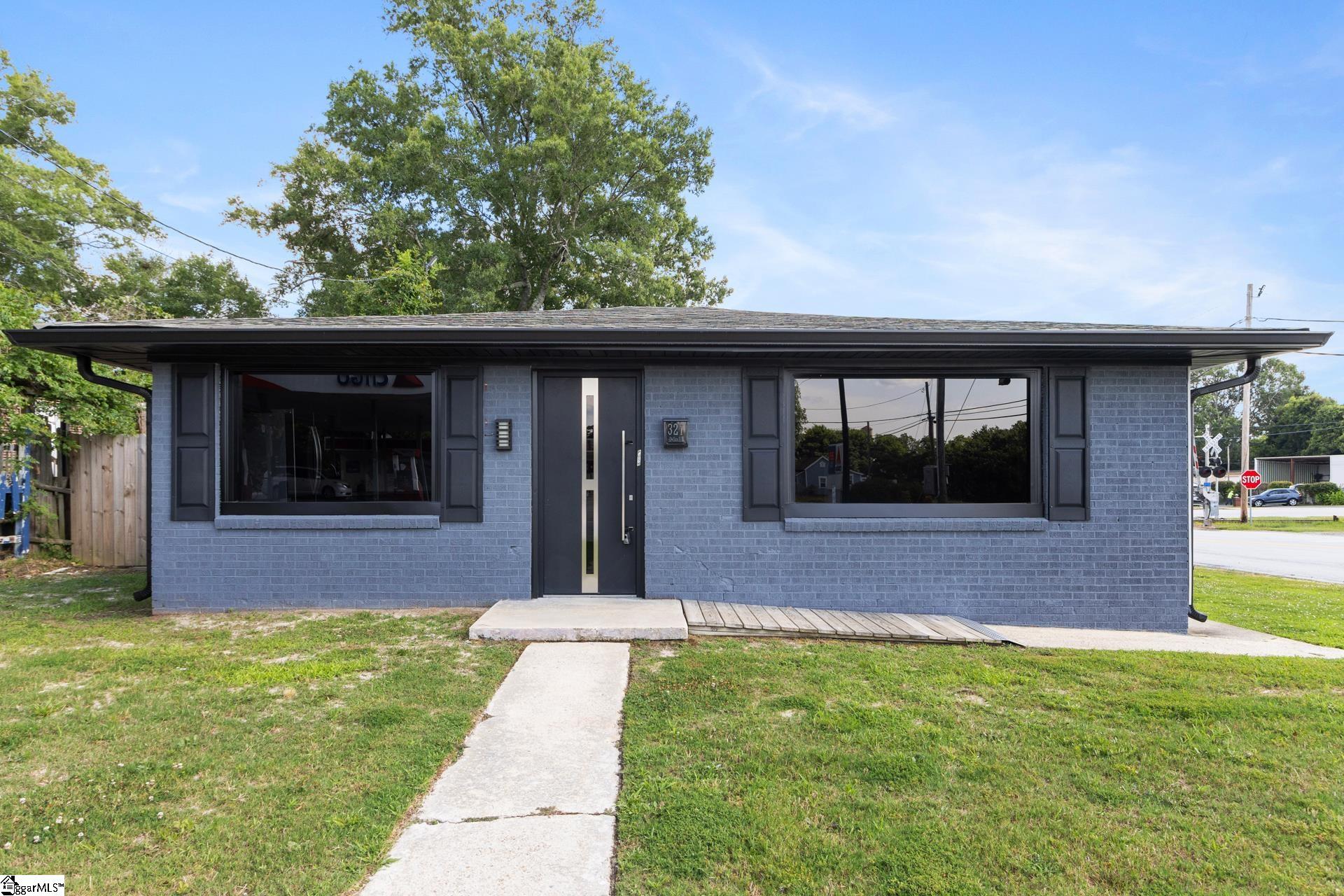 327 West Main Street Clinton, SC 29325 - Photo 2 of 26