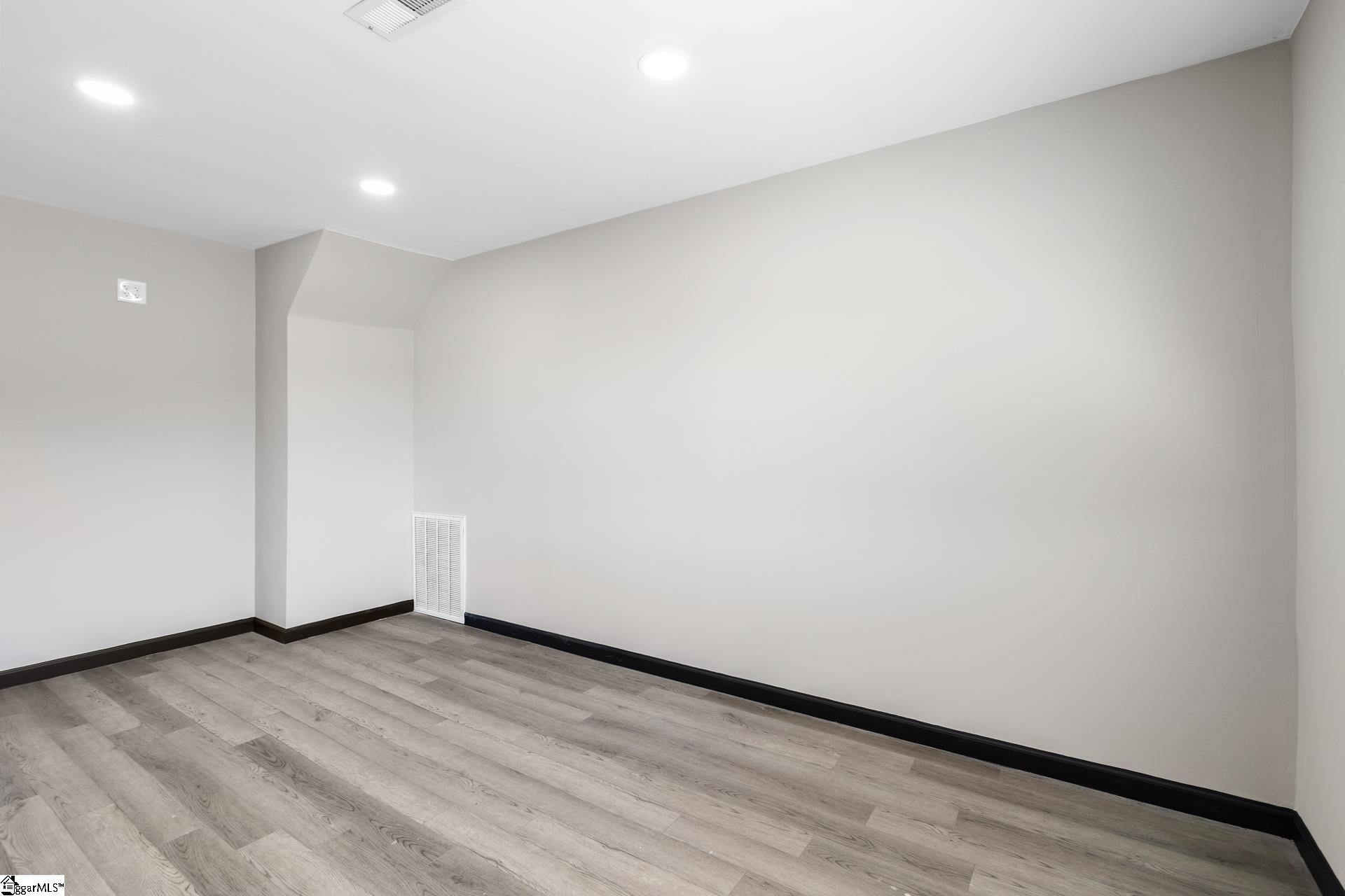 327 West Main Street Clinton, SC 29325 - Photo 21 of 26