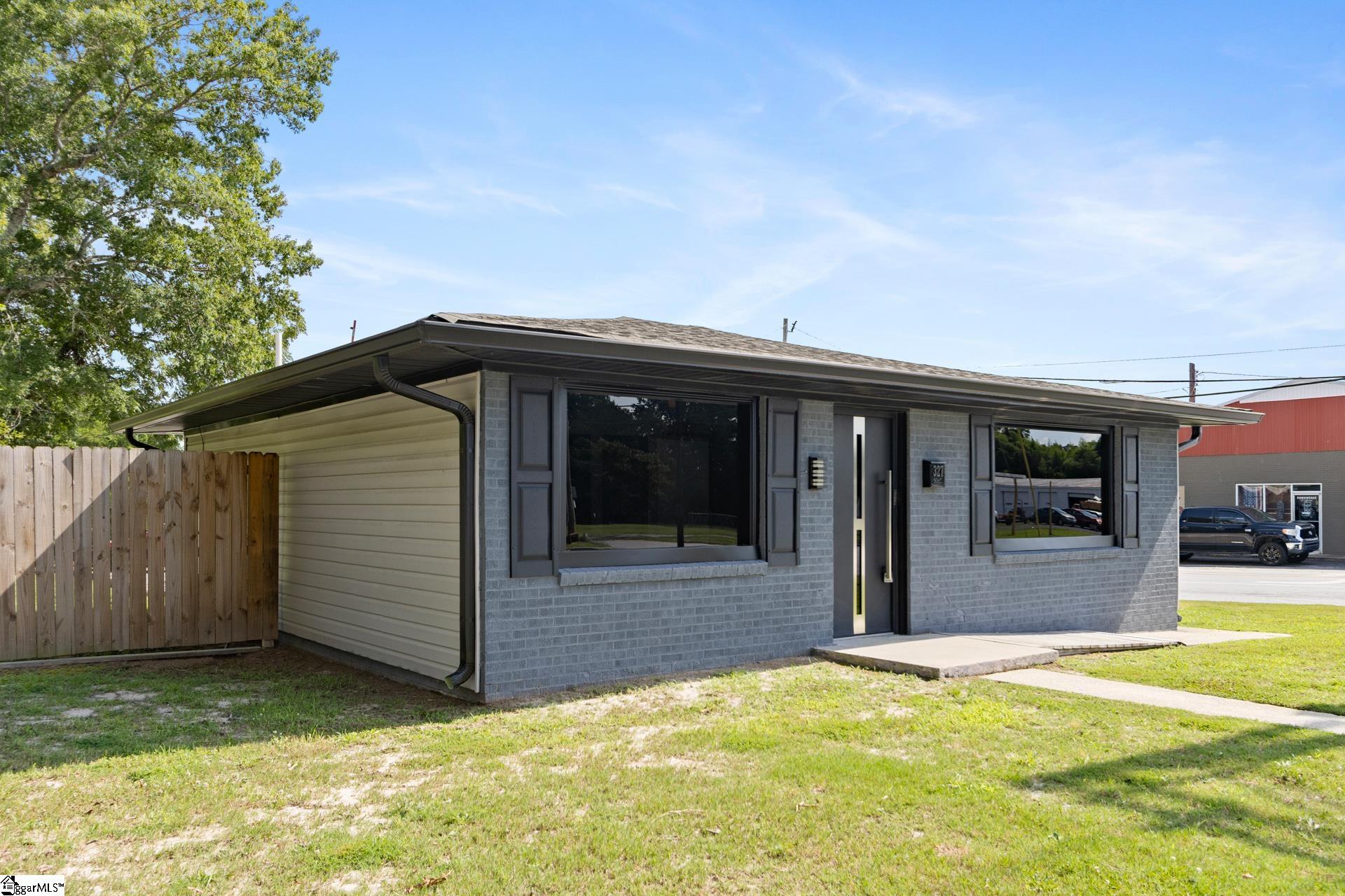 327 West Main Street Clinton, SC 29325 - Photo 3 of 26