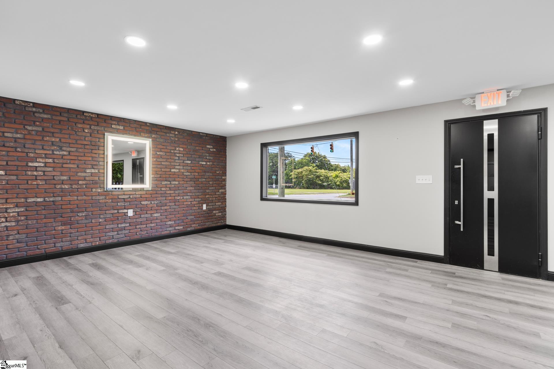 327 West Main Street Clinton, SC 29325 - Photo 5 of 26