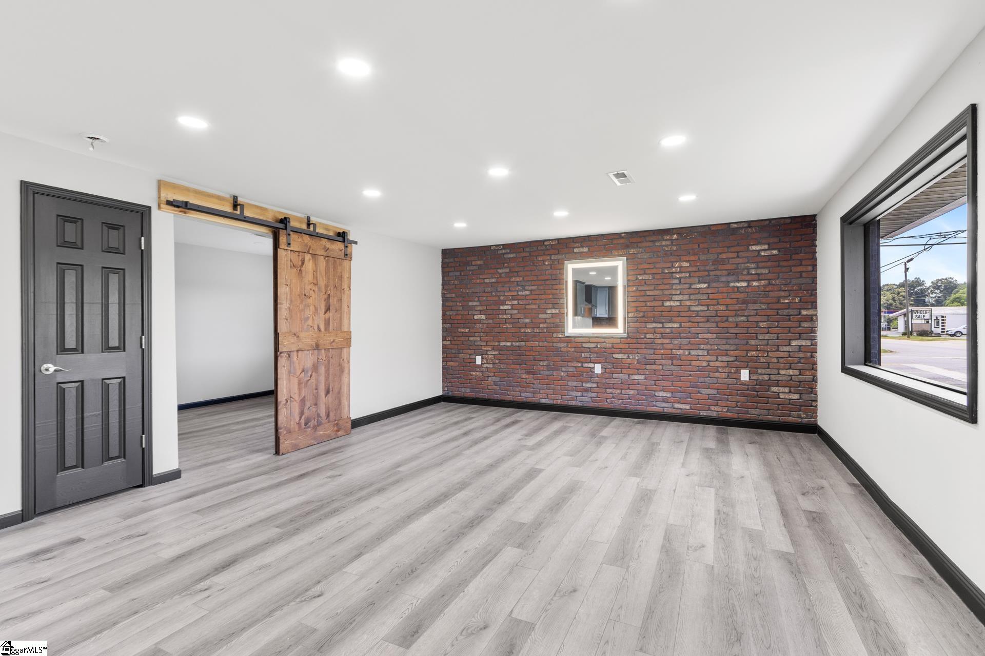 327 West Main Street Clinton, SC 29325 - Photo 6 of 26