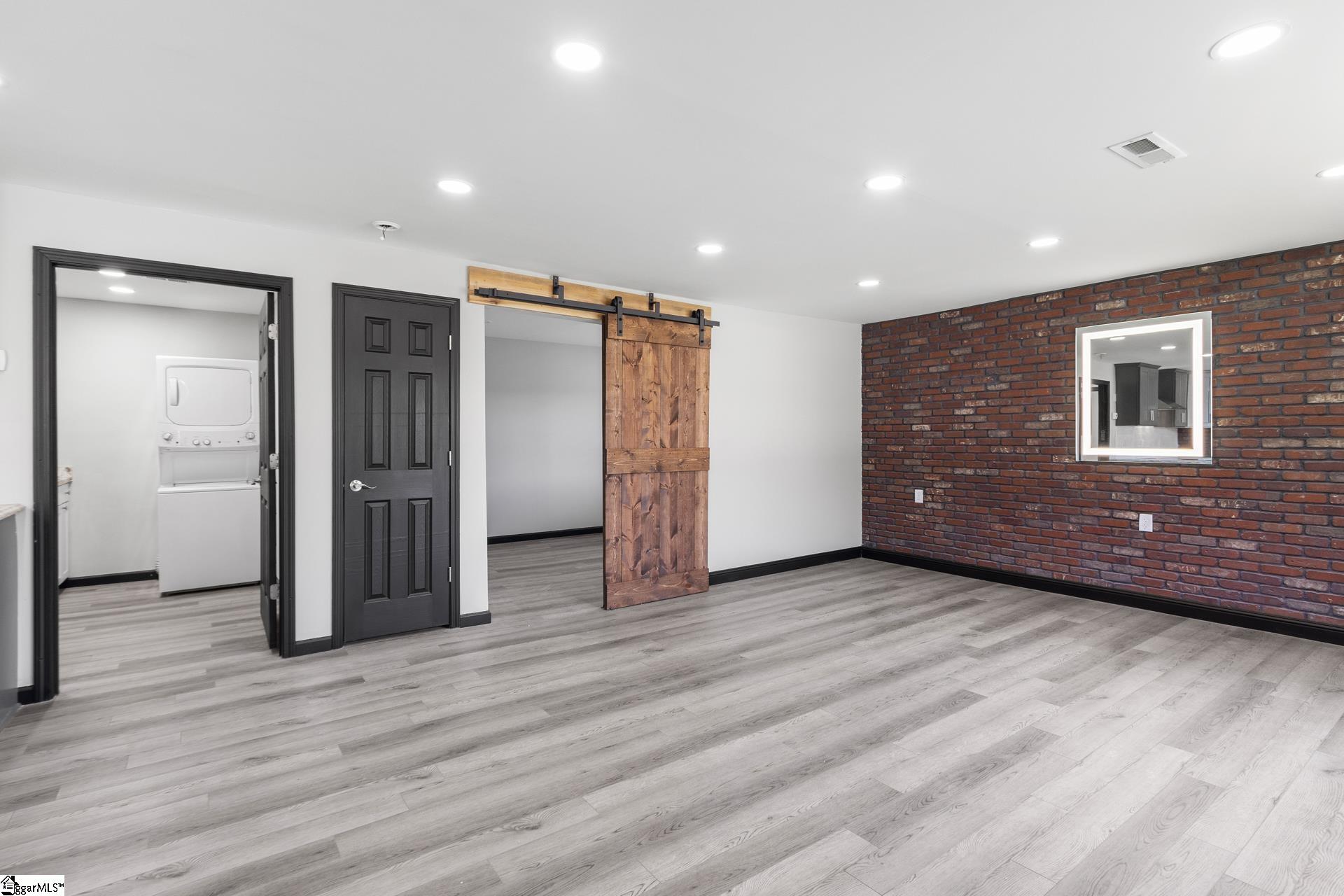 327 West Main Street Clinton, SC 29325 - Photo 7 of 26