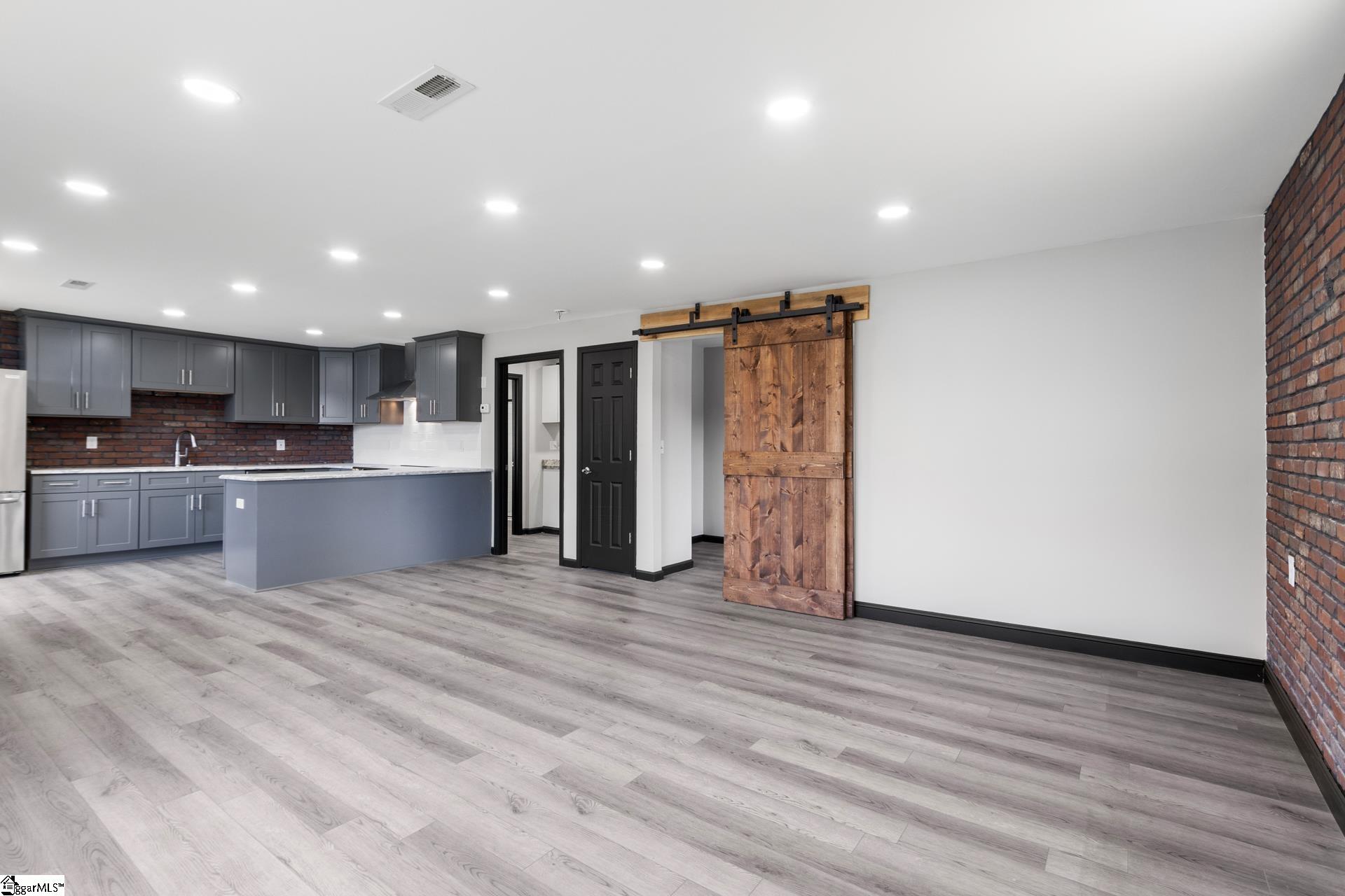 327 West Main Street Clinton, SC 29325 - Photo 9 of 26