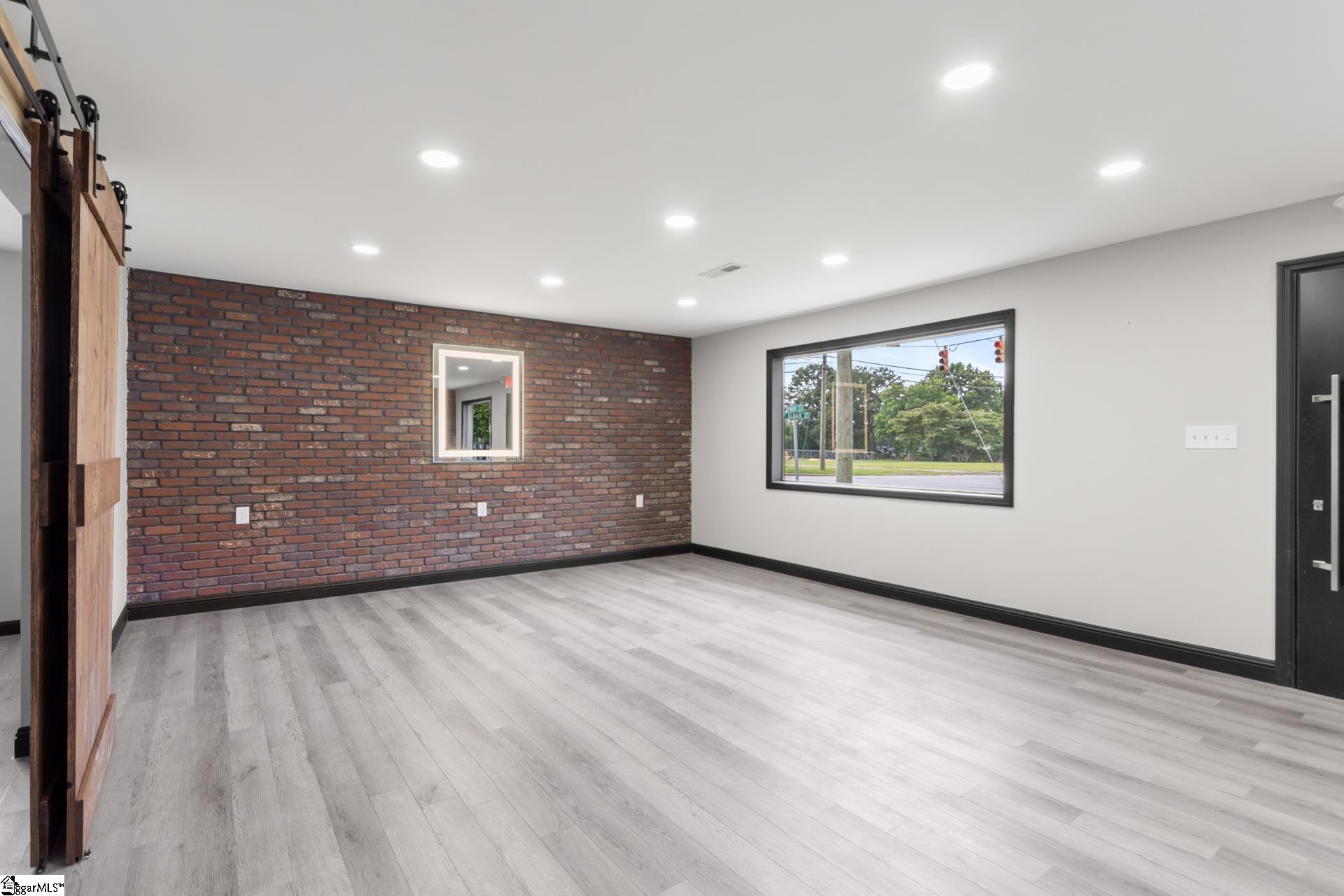 327 West Main Street Clinton, SC 29325 - Photo 10 of 26