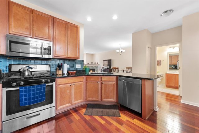 1916 Keystone Place Schaumburg, IL 60193 - Photo 11 of 30