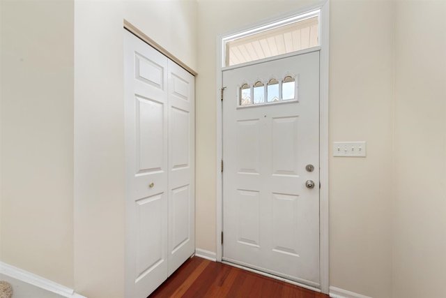 1916 Keystone Place Schaumburg, IL 60193 - Photo 3 of 30