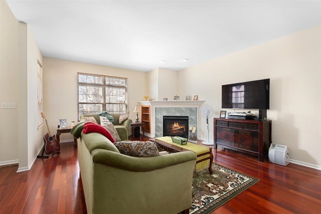 1916 Keystone Place Schaumburg, IL 60193 - Photo 4 of 30