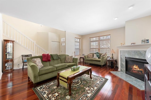1916 Keystone Place Schaumburg, IL 60193 - Photo 5 of 30