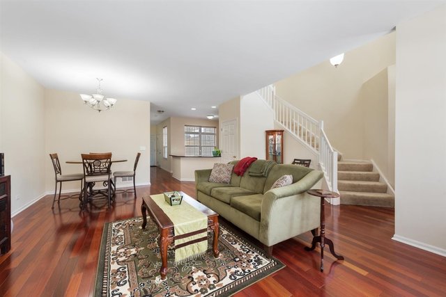 1916 Keystone Place Schaumburg, IL 60193 - Photo 7 of 30