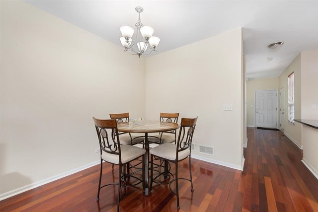 1916 Keystone Place Schaumburg, IL 60193 - Photo 8 of 30