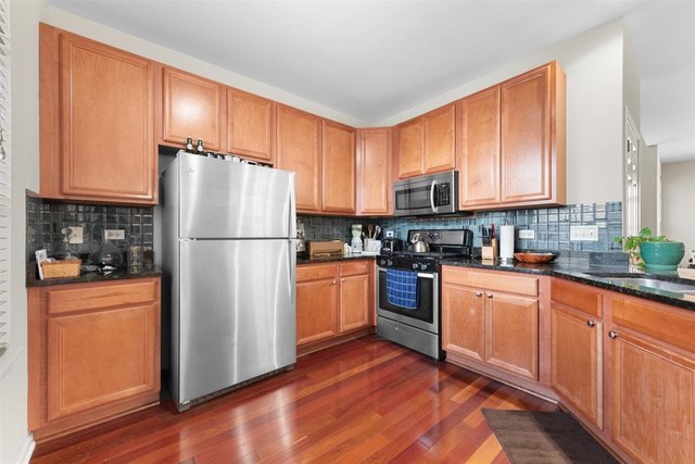 1916 Keystone Place Schaumburg, IL 60193 - Photo 10 of 30