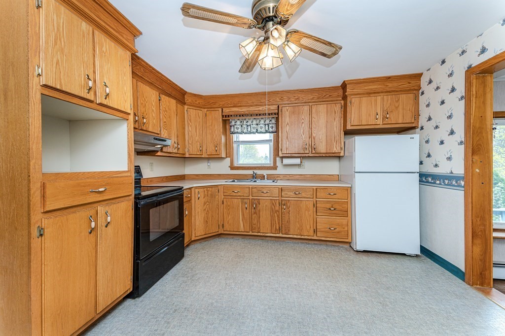 1395 Mammoth Road Dracut, MA 01826 - Photo 9 of 42 Gallery Image 9
