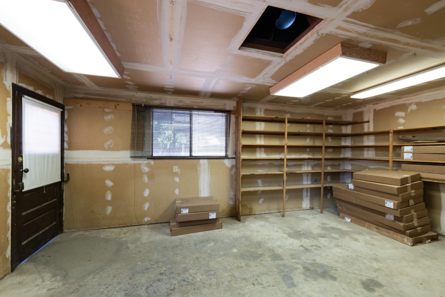 24 East Abbey Street Winters, CA 95694 - Photo 31 of 36 Left side, window faces to the East.