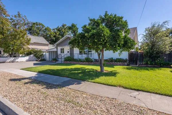 $850,000 | 24 East Abbey Street, Winters, CA 95694