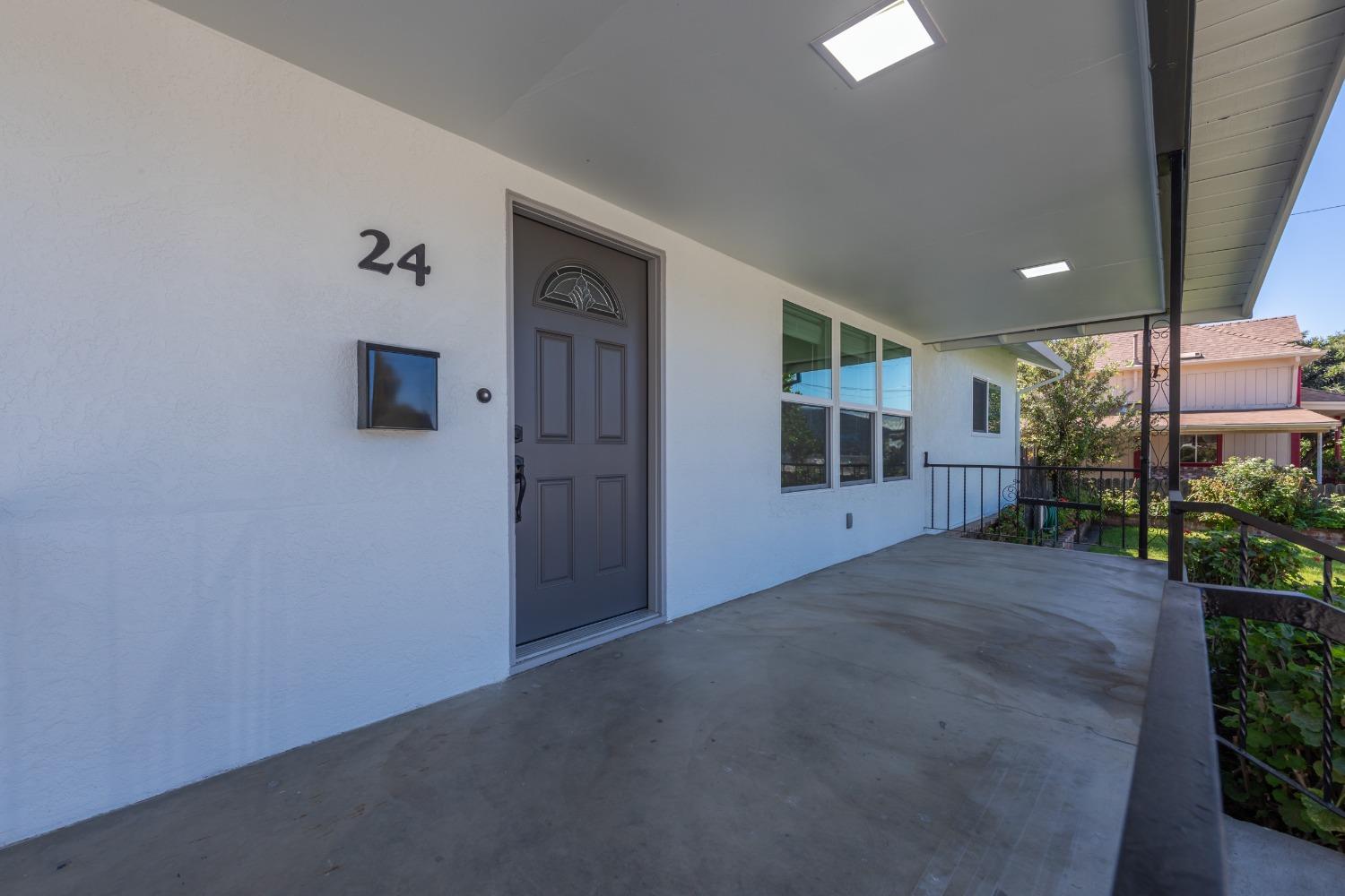 24 East Abbey Street Winters, CA 95694 - Photo 4 of 36